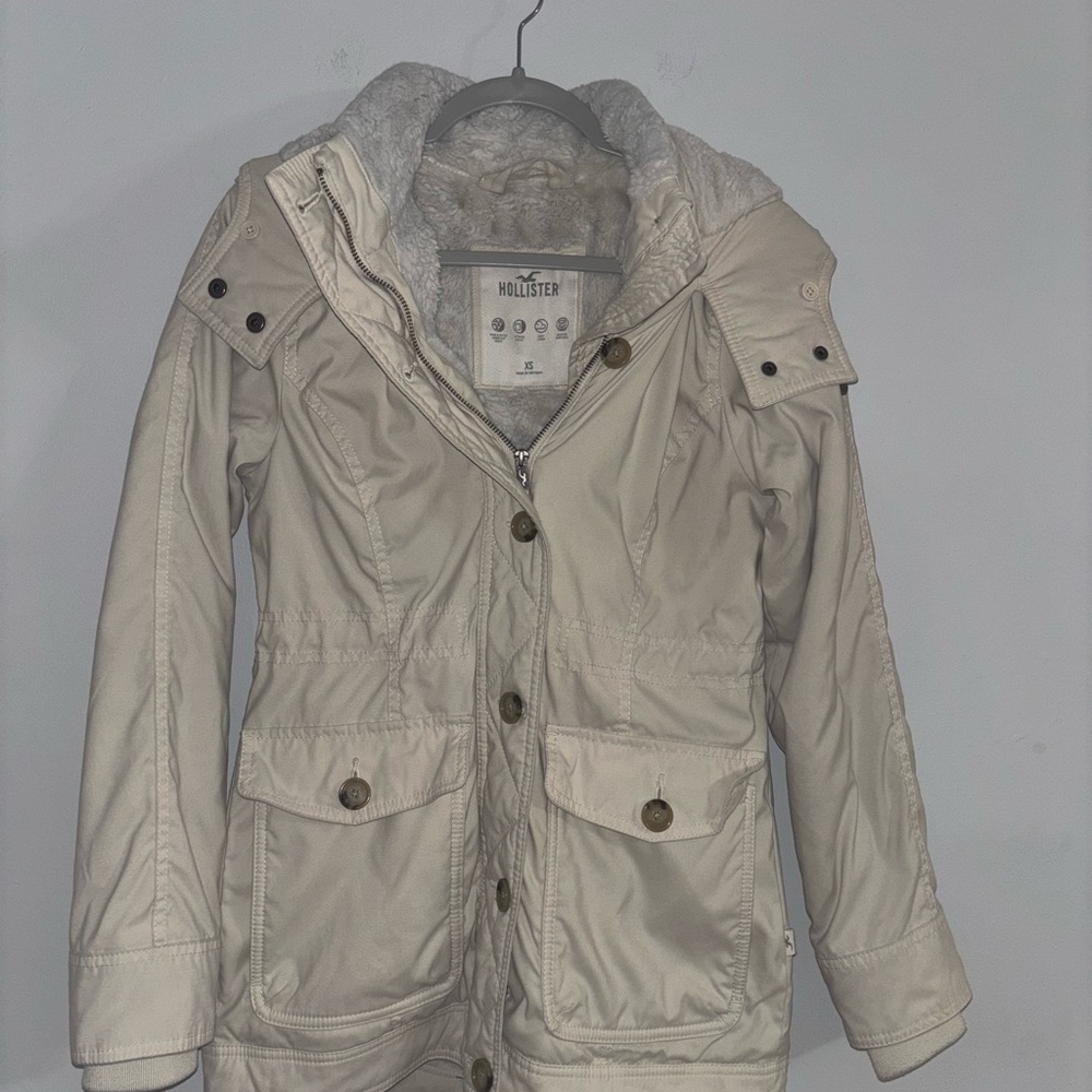 Y2K Hollister sherpa-lined utility jacket 🤍